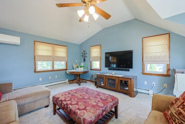 8 Hancock St, Milford, MA 01757