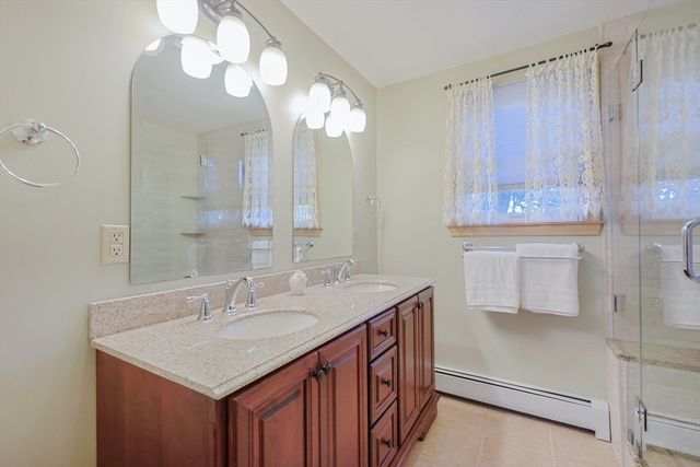 8 Hancock St, Milford, MA 01757