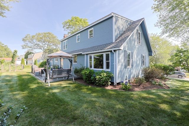 8 Hancock St, Milford, MA 01757