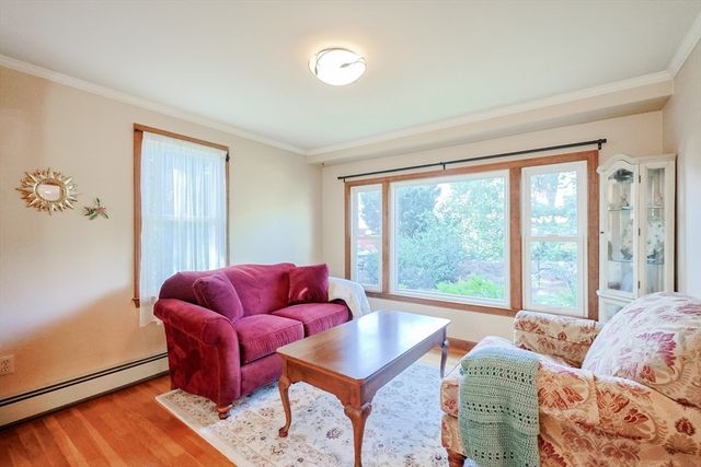 8 Hancock St, Milford, MA 01757