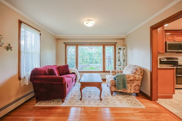 8 Hancock St, Milford, MA 01757