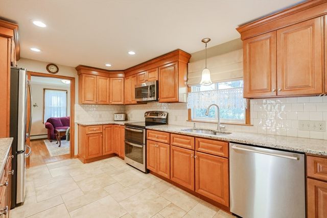 8 Hancock St, Milford, MA 01757