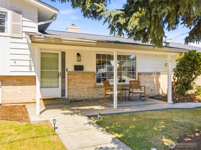 129 Christina Drive, Sumner, WA 98390