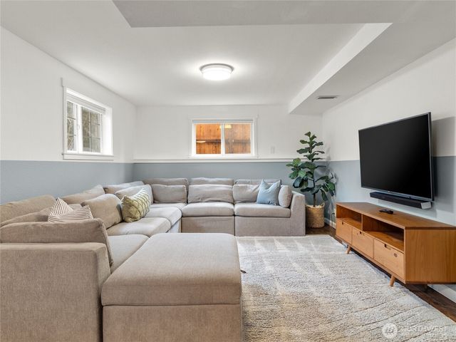 129 Christina Drive, Sumner, WA 98390