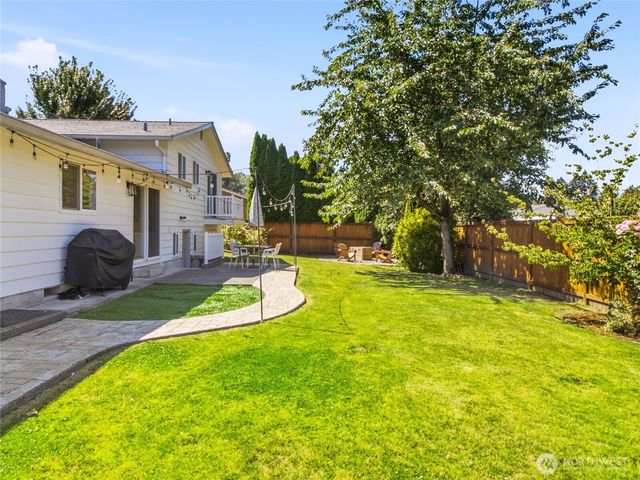 129 Christina Drive, Sumner, WA 98390