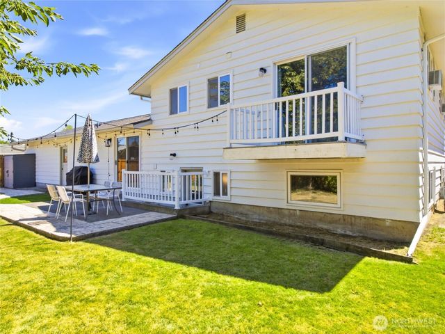 129 Christina Drive, Sumner, WA 98390