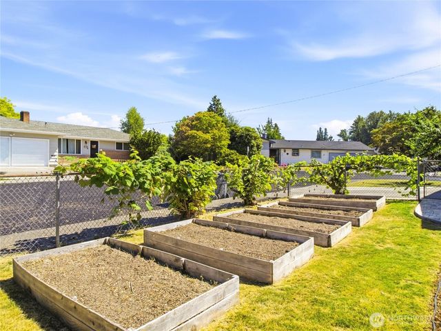 129 Christina Drive, Sumner, WA 98390