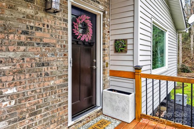 45 Due West Road, Hendersonville, NC 28792