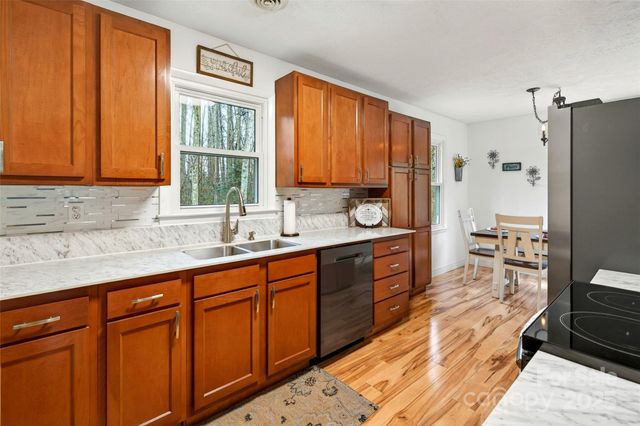 45 Due West Road, Hendersonville, NC 28792