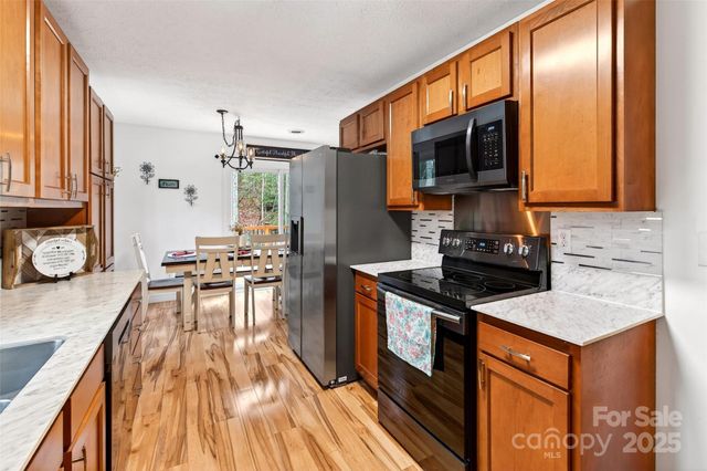 45 Due West Road, Hendersonville, NC 28792