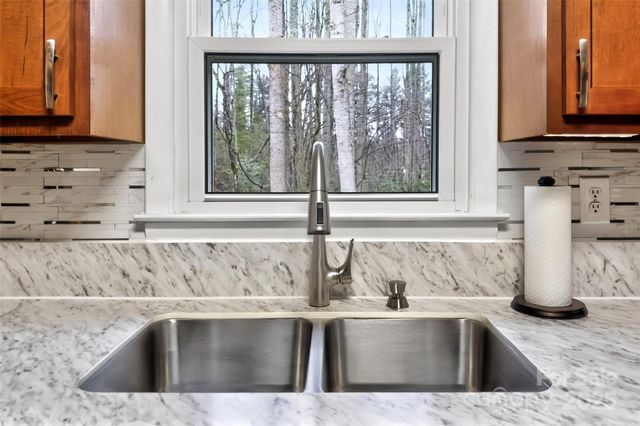 45 Due West Road, Hendersonville, NC 28792