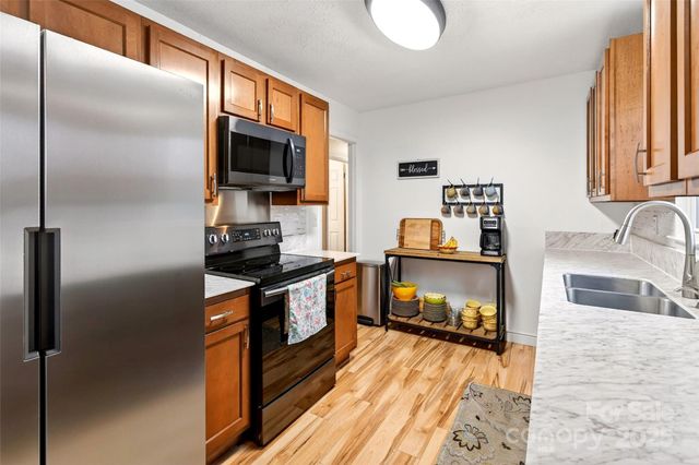 45 Due West Road, Hendersonville, NC 28792