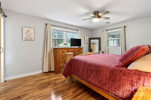 45 Due West Road, Hendersonville, NC 28792