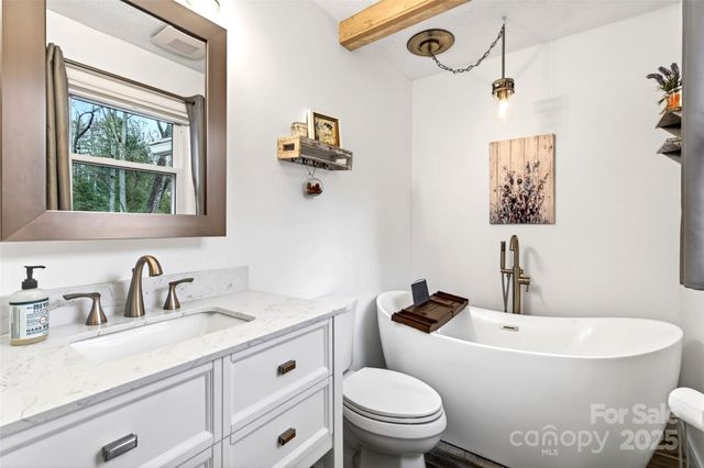 45 Due West Road, Hendersonville, NC 28792