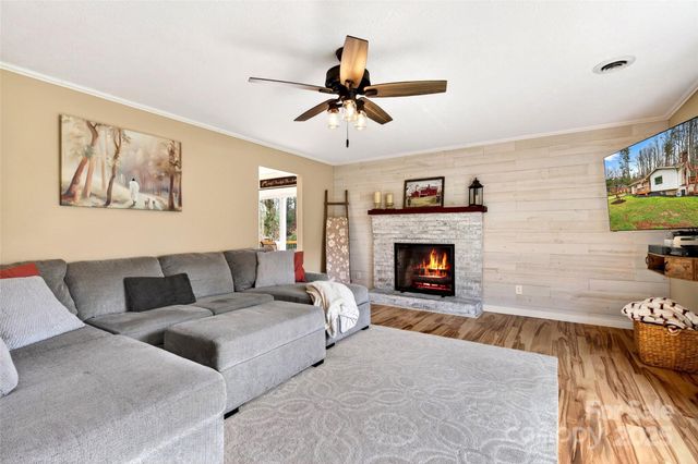 45 Due West Road, Hendersonville, NC 28792