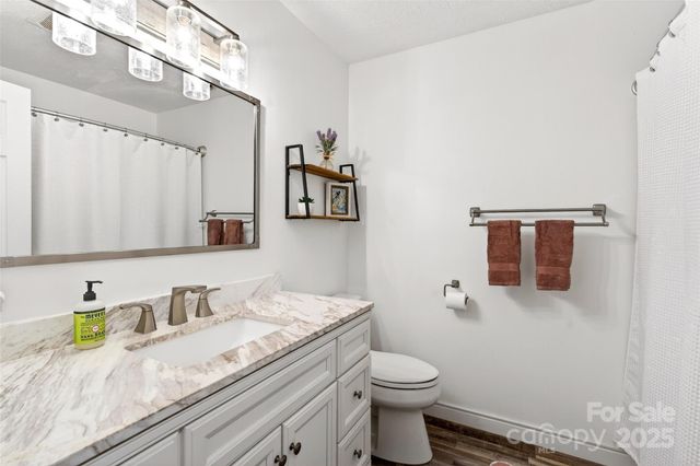 45 Due West Road, Hendersonville, NC 28792