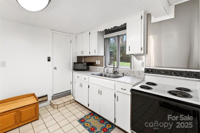 45 Due West Road, Hendersonville, NC 28792