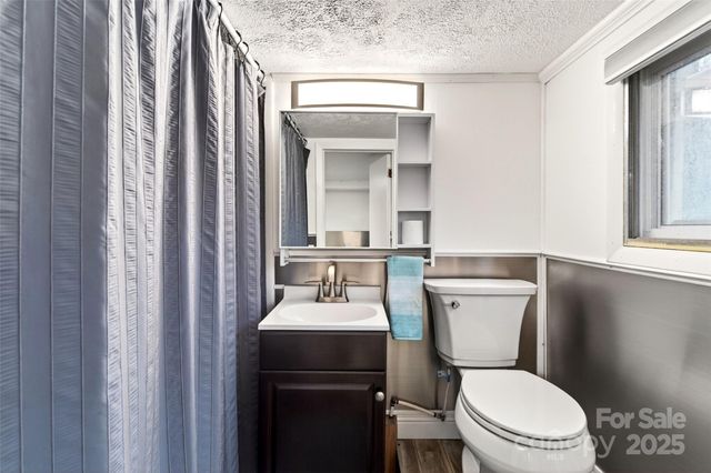 45 Due West Road, Hendersonville, NC 28792