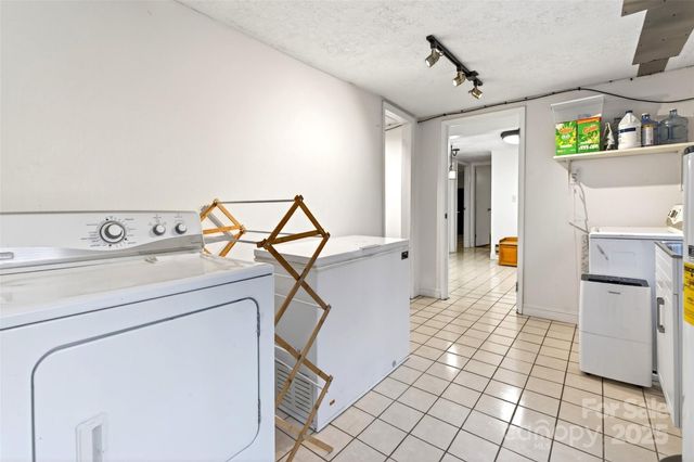 45 Due West Road, Hendersonville, NC 28792