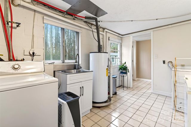 45 Due West Road, Hendersonville, NC 28792