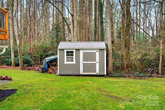 45 Due West Road, Hendersonville, NC 28792