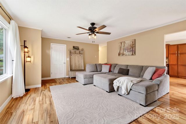 45 Due West Road, Hendersonville, NC 28792