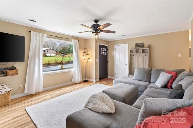 45 Due West Road, Hendersonville, NC 28792