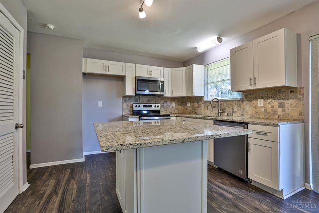 918 Glasgow Drive, Forest Park, OH 45240