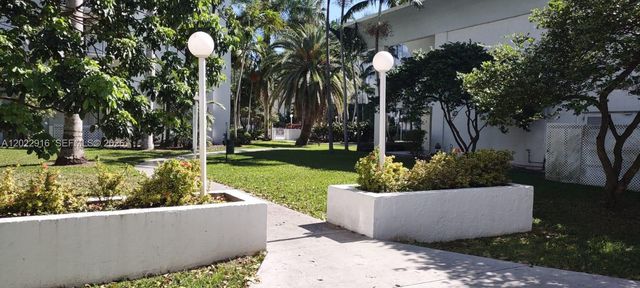 496 NW 165th St Rd D109, Miami, FL 33169
