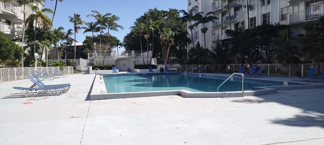496 NW 165th St Rd D109, Miami, FL 33169