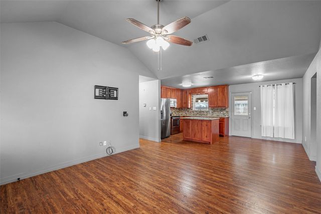 139 E Seley, Axtell, TX 76624