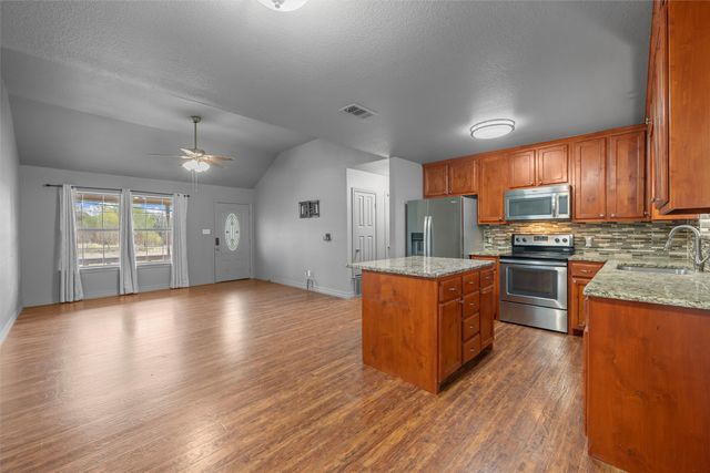 139 E Seley, Axtell, TX 76624