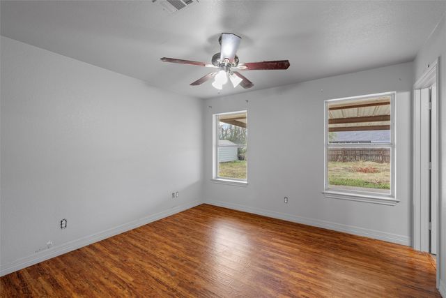 139 E Seley, Axtell, TX 76624