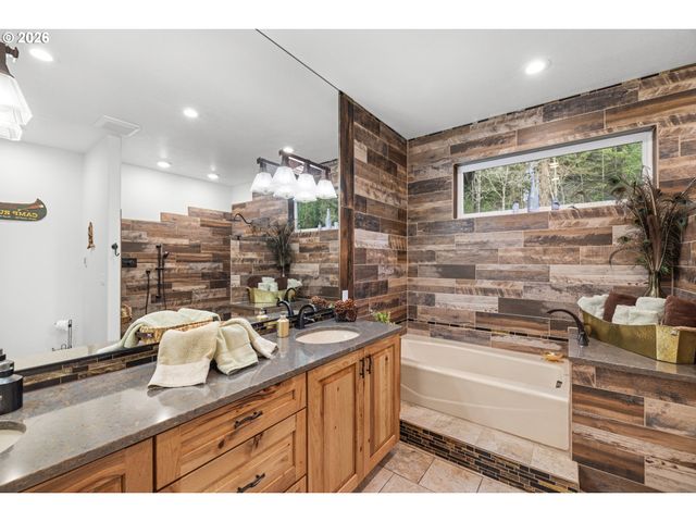 39100 Se TUMALA MOUNTAIN Rd, Estacada, OR 97023