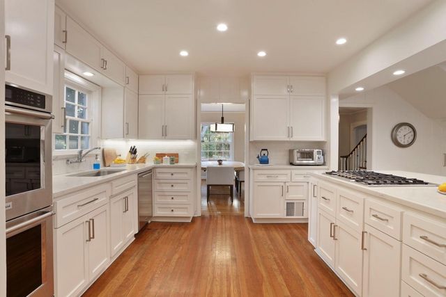 930 Sycamore Ave, Modesto, CA 95350