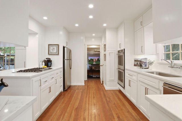 930 Sycamore Ave, Modesto, CA 95350