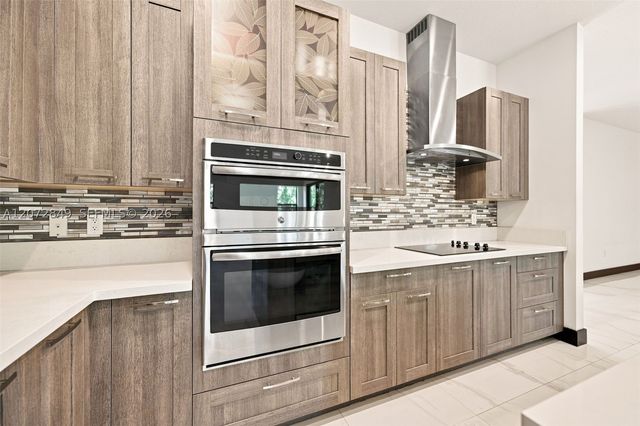8875 NW 161st Ter, Miami Lakes, FL 33018