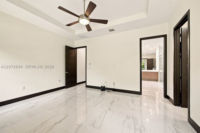 8875 NW 161st Ter, Miami Lakes, FL 33018