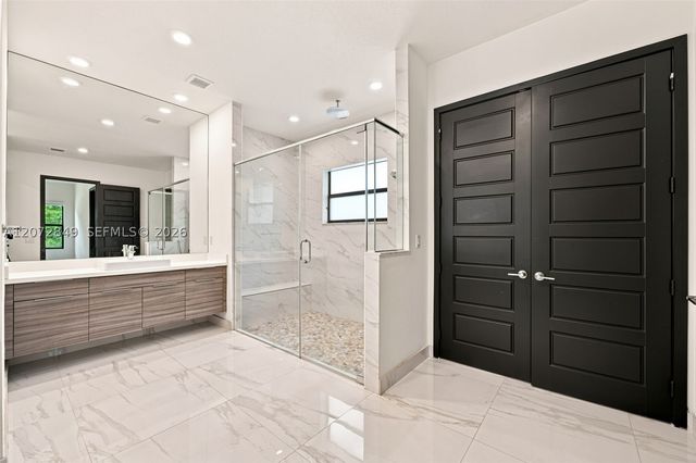 8875 NW 161st Ter, Miami Lakes, FL 33018