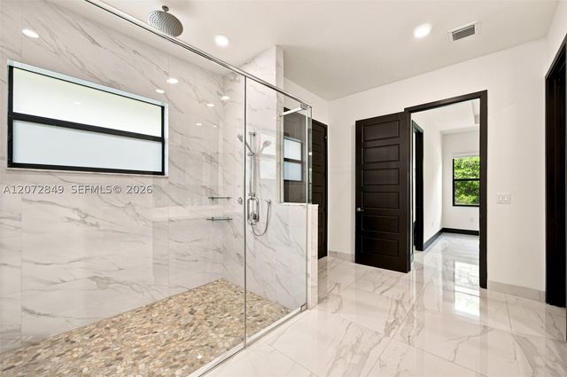 8875 NW 161st Ter, Miami Lakes, FL 33018