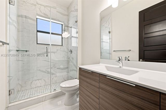 8875 NW 161st Ter, Miami Lakes, FL 33018