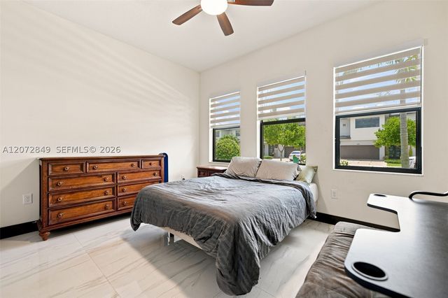 8875 NW 161st Ter, Miami Lakes, FL 33018