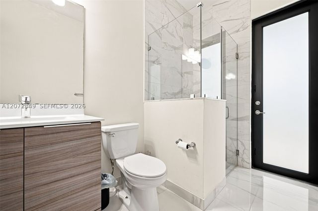 8875 NW 161st Ter, Miami Lakes, FL 33018