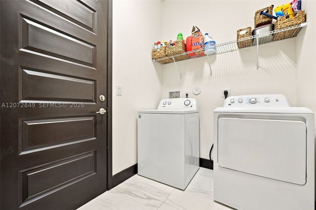 8875 NW 161st Ter, Miami Lakes, FL 33018
