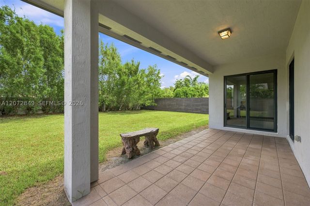 8875 NW 161st Ter, Miami Lakes, FL 33018
