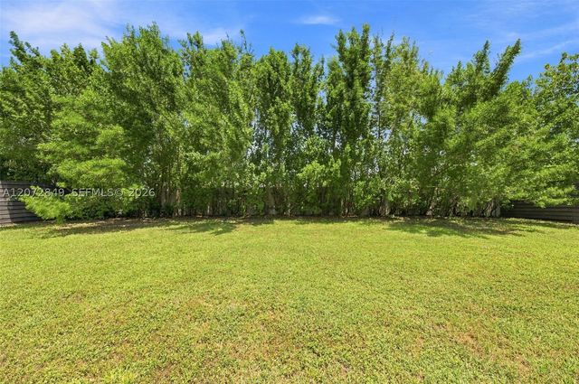 8875 NW 161st Ter, Miami Lakes, FL 33018