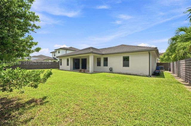 8875 NW 161st Ter, Miami Lakes, FL 33018