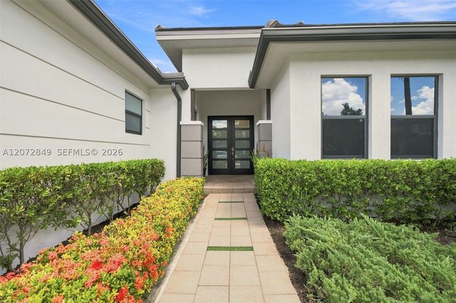 8875 NW 161st Ter, Miami Lakes, FL 33018