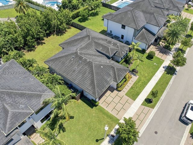 8875 NW 161st Ter, Miami Lakes, FL 33018
