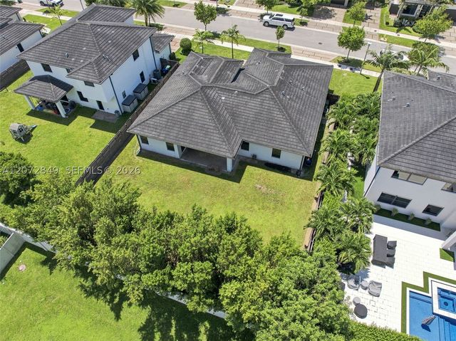 8875 NW 161st Ter, Miami Lakes, FL 33018